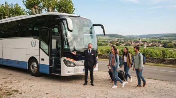 Louer un bus avec chauffeur : comment faciliter vos transports en groupe